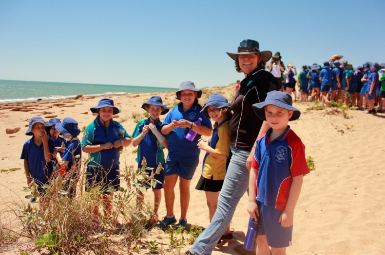 Cathy Sanderson and Year 4 PHPS students