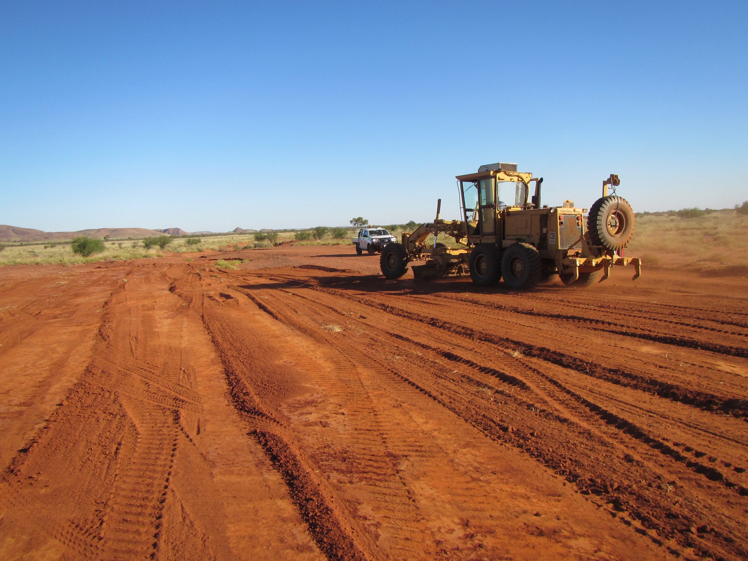 Col Stanton completing ripping and smoothing work, Yarrie Station.